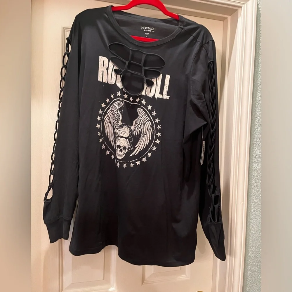NWT- Heritahe by Torrid skull cotton top - Picture 5 of 5
